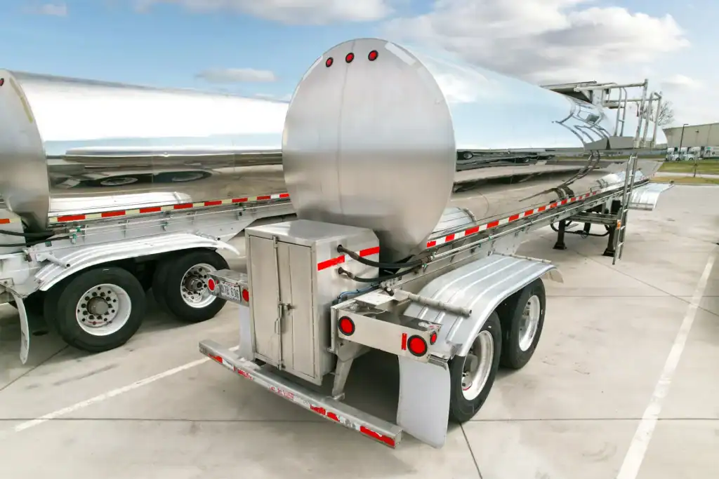 Used Walker food grade tanker trailer rear view