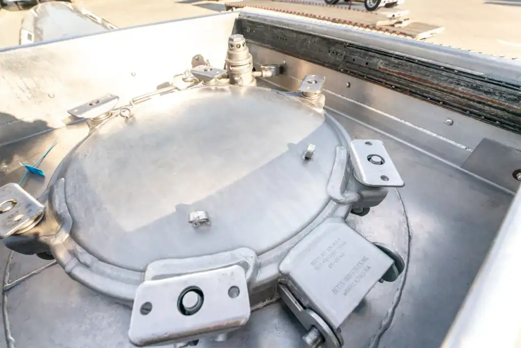 Used Walker food grade tanker trailer manway cover