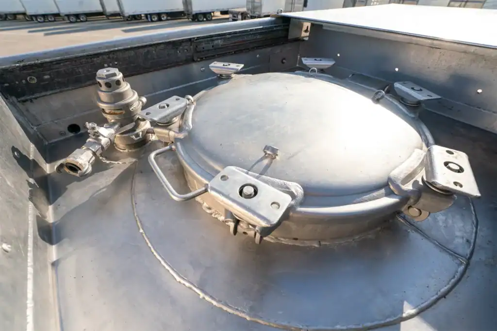 Used Walker food grade tanker trailer manway cover