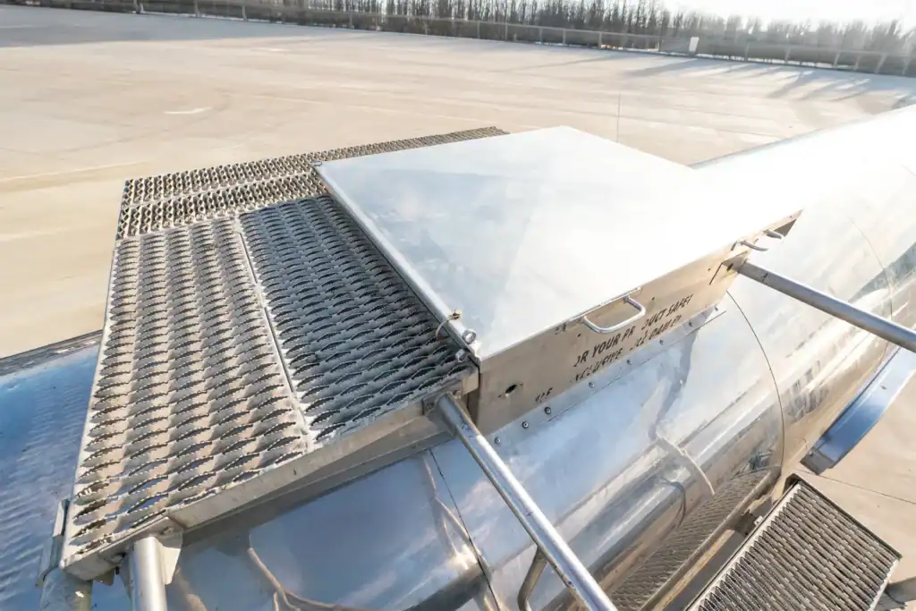 Used Walker food grade tanker trailer manway