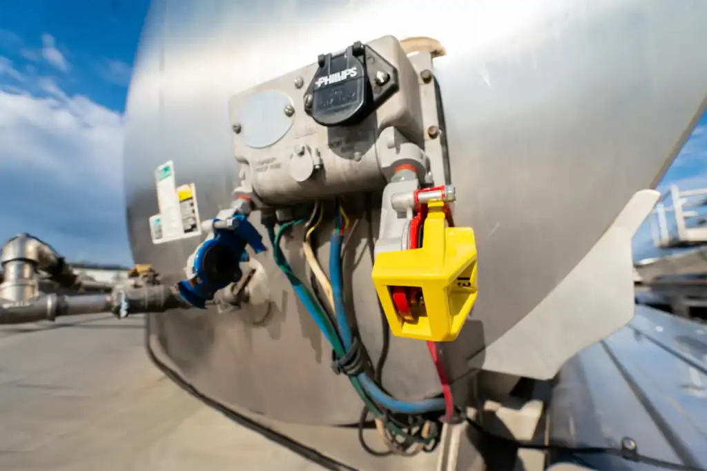 Used Walker food grade tanker trailer connections