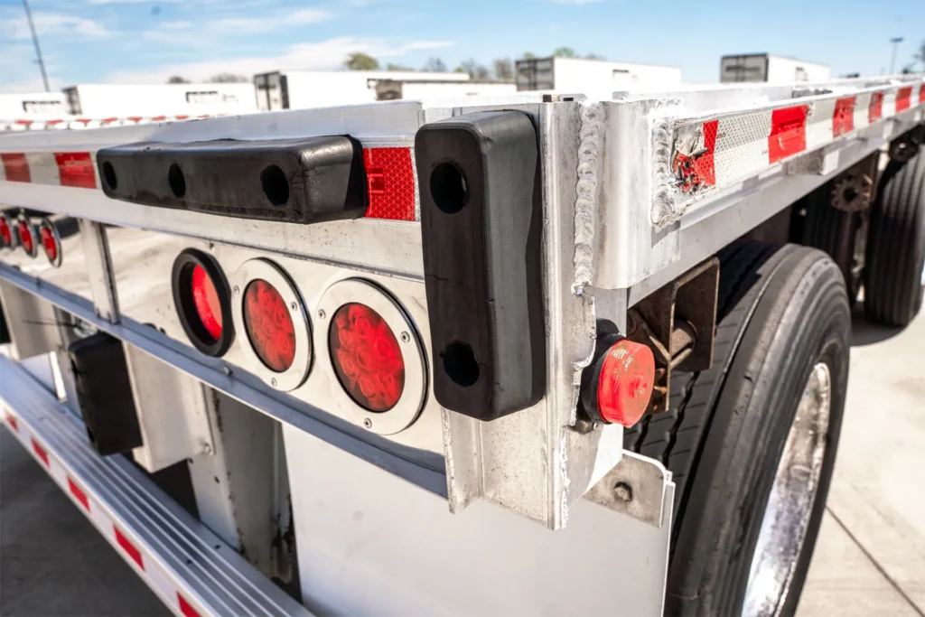 rear corner on a used reitnouer all aluminum flatbed semi trailer from Pedigree Truck and Trailer Sales