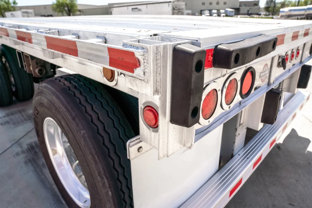 rear corner on a used reitnouer all aluminum flatbed semi trailer from Pedigree Truck and Trailer Sales