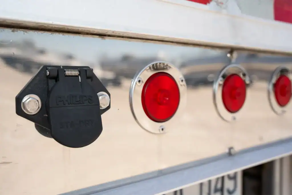 LED Ligthing on used reitnouer maxmiser flatbed semi trailer from Pedigree Truck and Trailer Sales