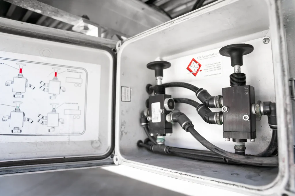 Used Reitnouer All Aluminum Stepdeck Semi Trailers with auto level dump