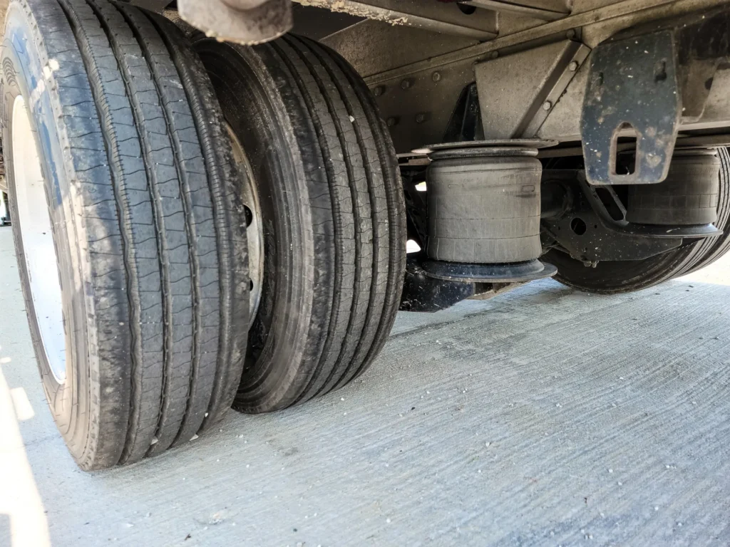 Used Reitnouer All Aluminum Stepdeck Semi Trailers with dual tires and air ride