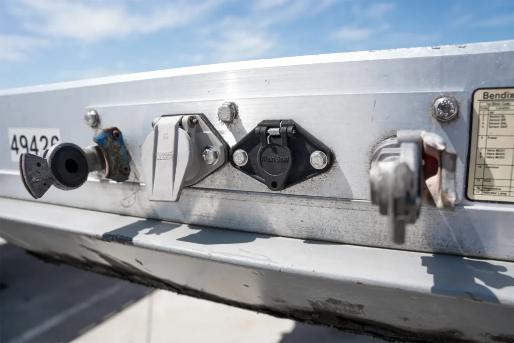 Used Reitnouer All Aluminum Stepdeck Semi Trailers abs connections