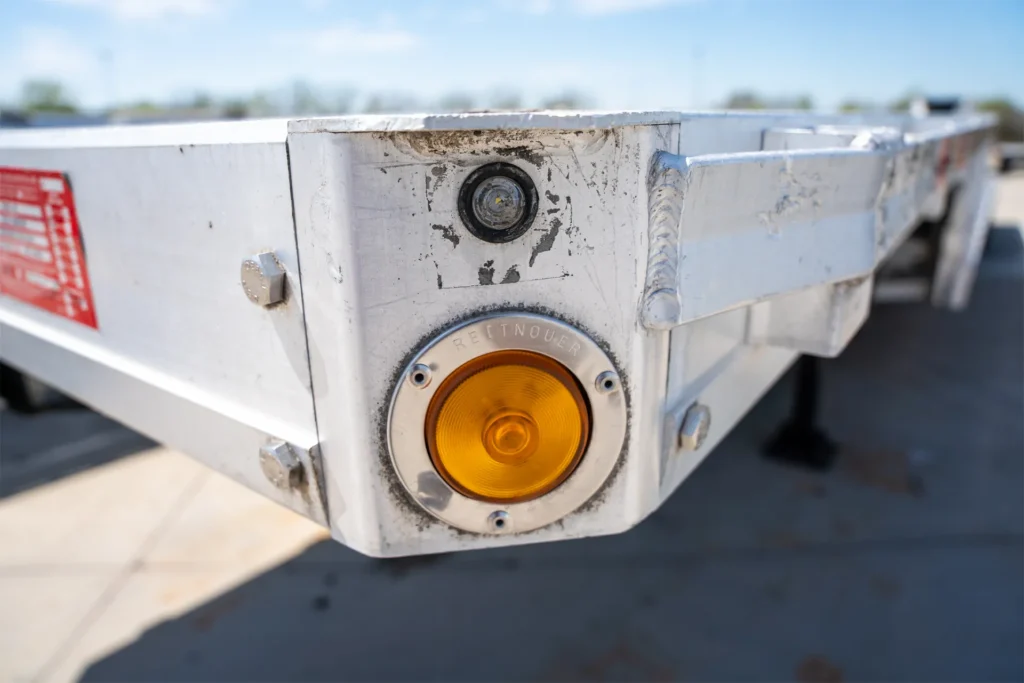 Used Reitnouer All Aluminum Stepdeck Semi Trailers with LED light package