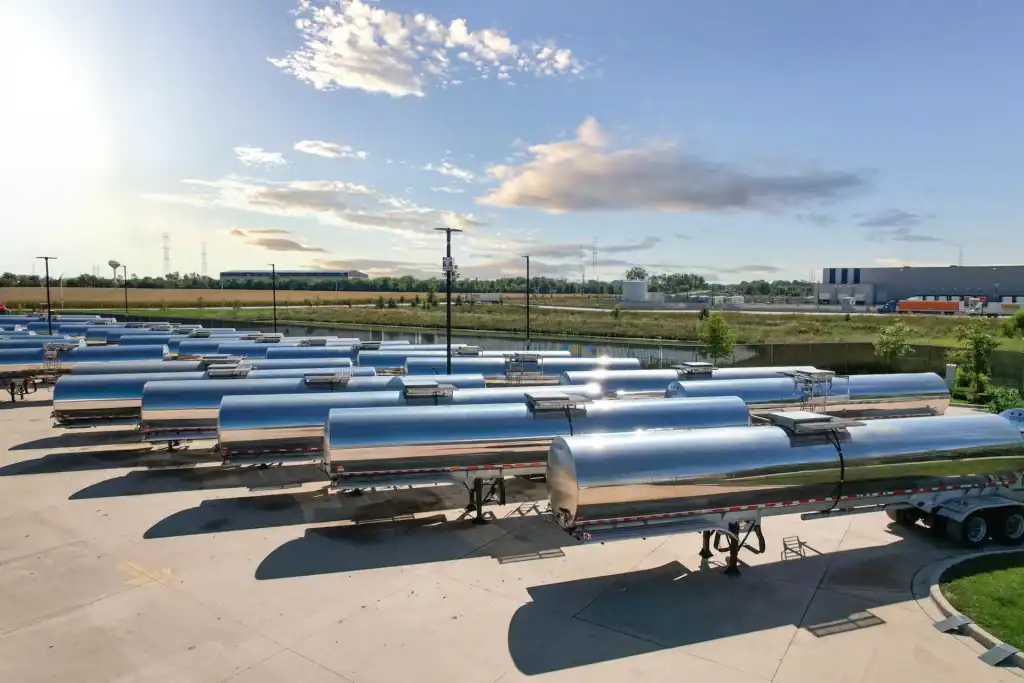 Row of used food grade tanker trailers at pedigree truck and trailer sales in minooka, illinois